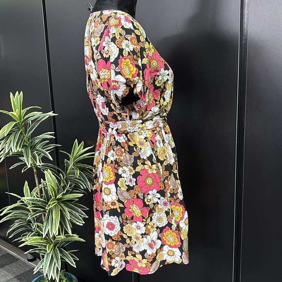 Forever 21 Wrap, low-cut V-neck,puff sleeves, tie waist,floral,linen blend - Picture 7 of 12